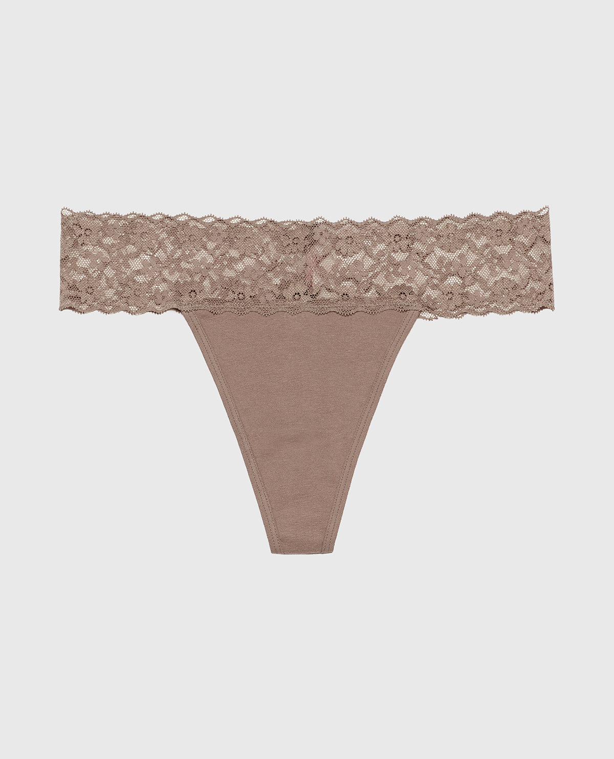 La Senza Culotte string avec bordure en dentelle dans un arbre sans feuilles