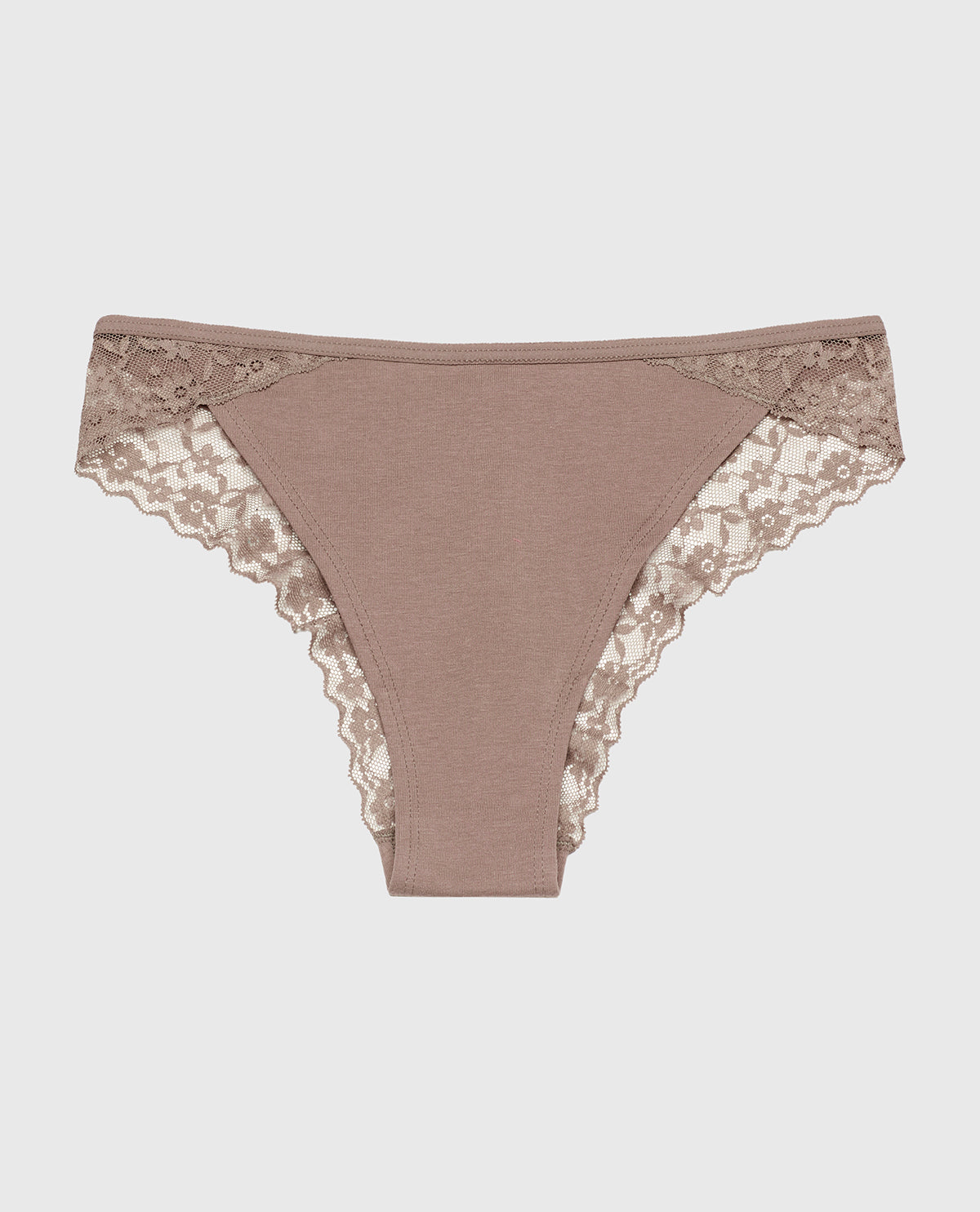 La Senza Culotte espiègle avec bordure en dentelle dans un arbre sans feuilles