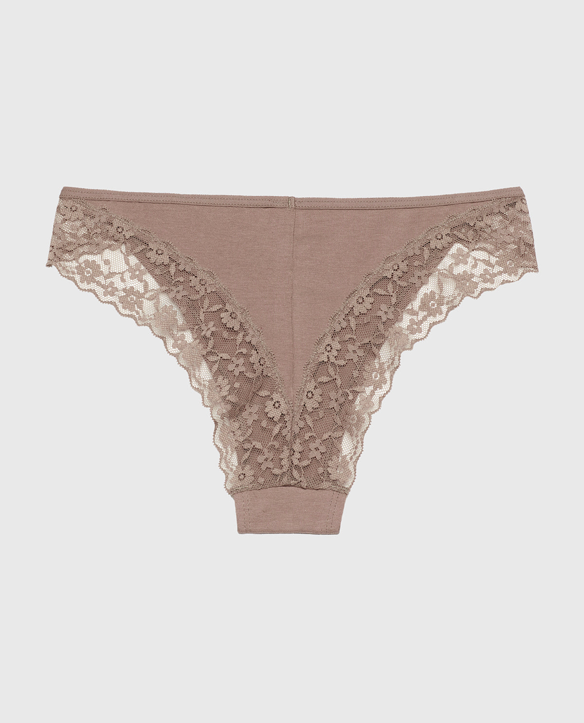 La Senza Culotte espiègle avec bordure en dentelle dans un arbre sans feuilles