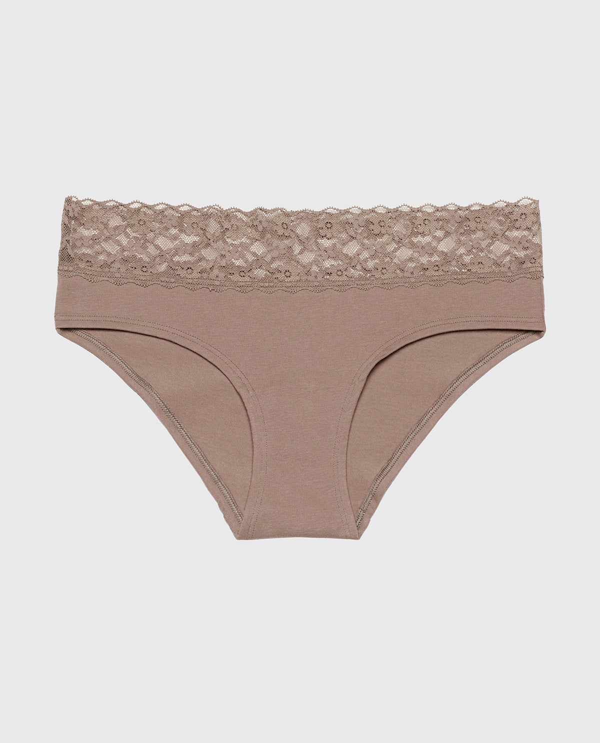 La Senza Culotte hipster dans un arbre sans feuilles