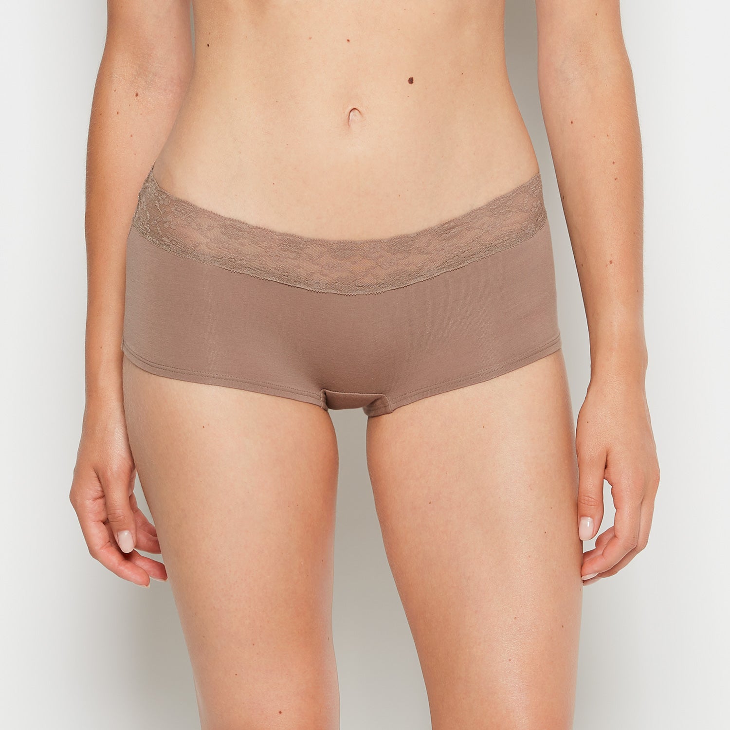 La Senza Culotte Boyshort dans un arbre sans feuilles