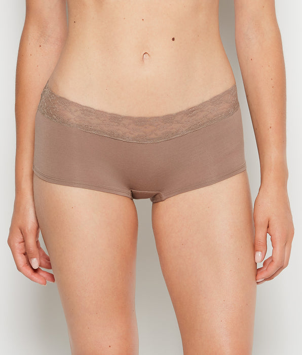 La Senza Culotte Boyshort dans un arbre sans feuilles