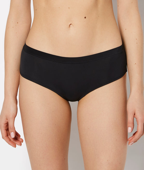 La Senza Hipster Panty with Vanishing Trim in Tuxedo Black