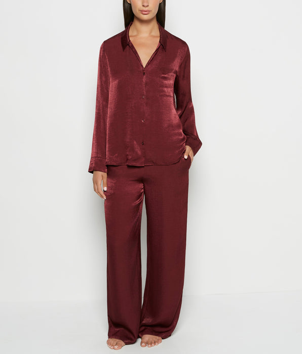 La Senza Chemise de nuit en satin boutonnée à l'avant in Rubis russe