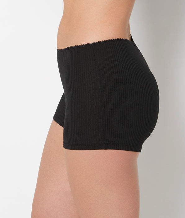 La Senza Casual Sleep Ribbed Short With Picot Trim in Tuxedo Black